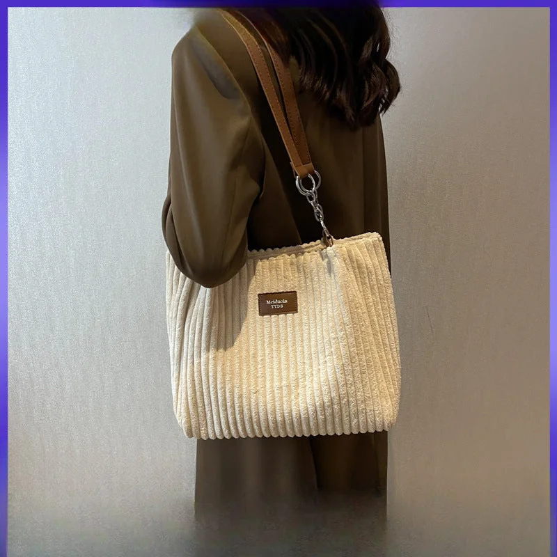 Dive Into Trendy Styles Wholesale Large Capacity Fleece Chain Autumn Trendy Shoulder Bags Fashion-Forward Bags, Now On Sale Dive Into Trendy Styles Wholesale Large Capacity Fleece Chain Autumn Trendy Shoulder Bags Fashion-Forward Bags, Now On Sale
