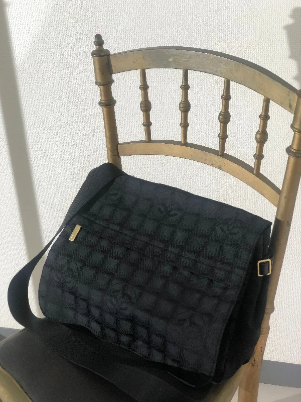 Enjoy Discount CHANEL New Travel Line Nylon Crossbody Shoulder bag Black Vintage uar7ry Fashionable Crossbody Bags At Special Offers